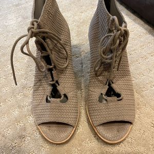 Eileen Fisher open toe booties size 7 taupe